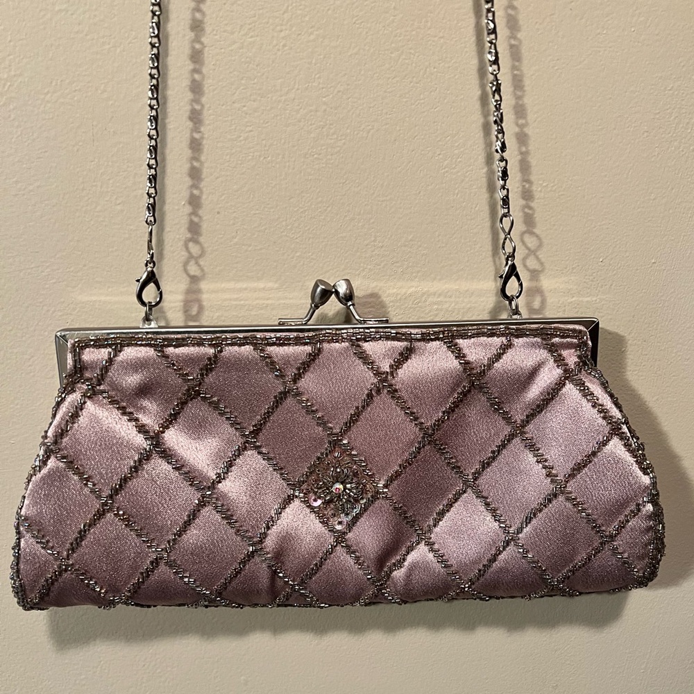 Carlo Fellini Sophia clutch/crossbody in a mauve/purple color. Removable chain - Picture 5 of 8